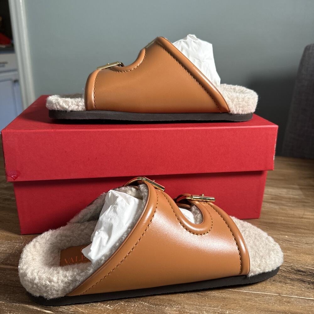 Valentino Garavani Leather Slide Sandals Almond EU37 US6.5 NIB $1100 Luxury - Picture 4 of 13